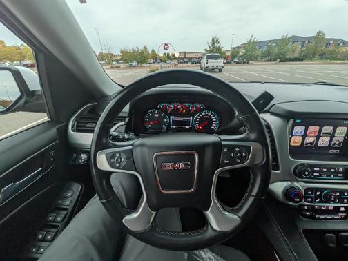 White 2017 GMC Yukon XL SLE