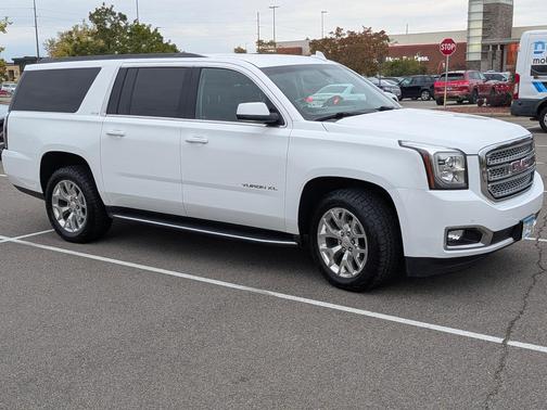 White 2017 GMC Yukon XL SLE
