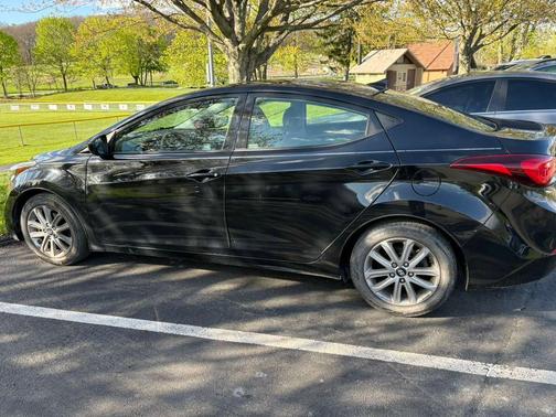 Black 2014 Hyundai ELANTRA SE