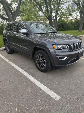 Gray 2018 Jeep Grand Cherokee Limited