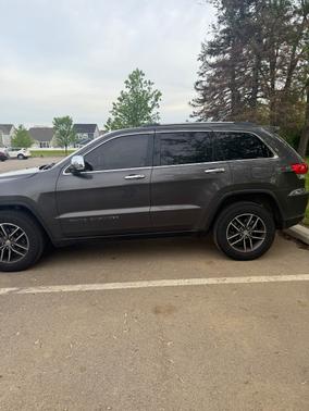 Gray 2018 Jeep Grand Cherokee Limited