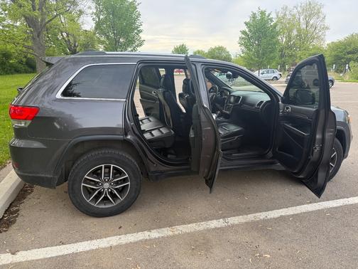 Gray 2018 Jeep Grand Cherokee Limited