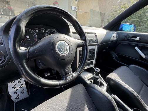 2004 Volkswagen R32 Base