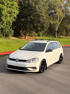 White 2018 Volkswagen Golf SportWagen TSI S