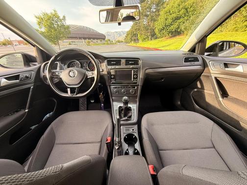White 2018 Volkswagen Golf SportWagen TSI S