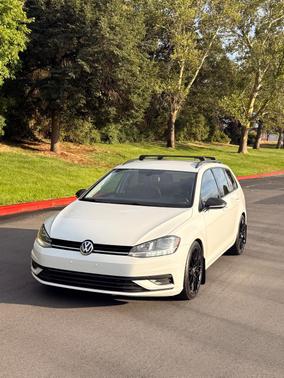 White 2018 Volkswagen Golf SportWagen TSI S