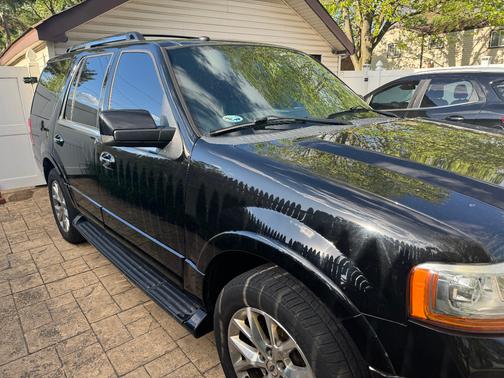 Black 2017 Ford Expedition Limited