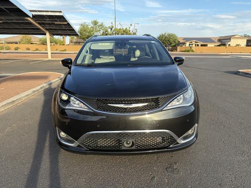 Black 2018 Chrysler Pacifica Touring-L