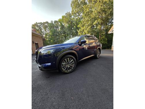 2025 Nissan Pathfinder SL