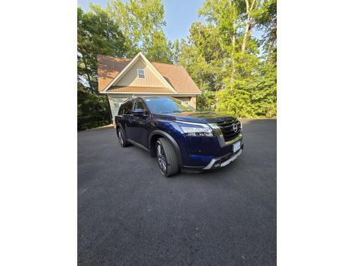 2025 Nissan Pathfinder SL