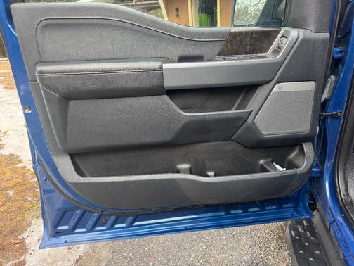 2022 Ford F-150 Lightning LARIAT