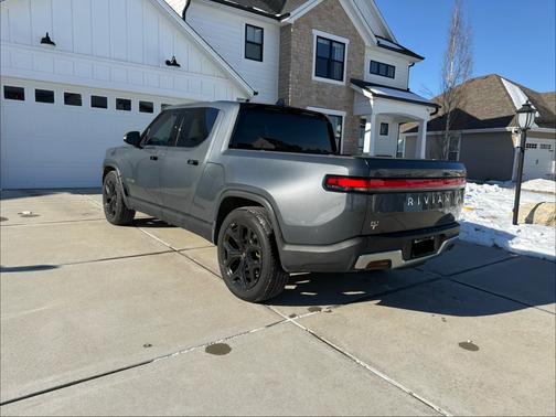2023 Rivian R1T Adventure Quad-Motor Large Package