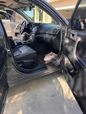 Gray 2012 Toyota Highlander SE