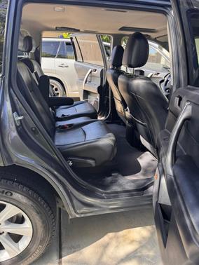 Gray 2012 Toyota Highlander SE