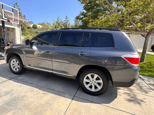 Gray 2012 Toyota Highlander SE