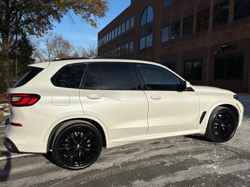 White 2022 BMW X5 xDrive40i