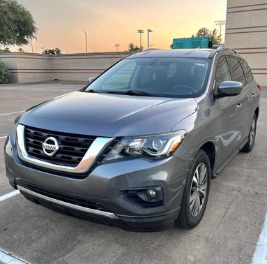 Gray 2017 Nissan Pathfinder SV