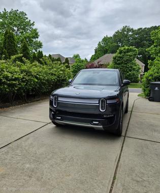 2024 Rivian R1T Adventure Dual-Motor Standard Package