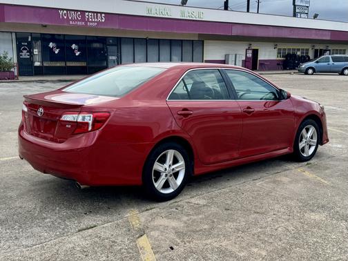 Red 2013 Toyota Camry SE