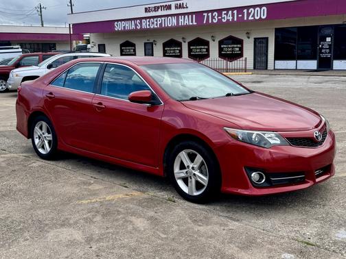 Red 2013 Toyota Camry SE