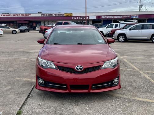 Red 2013 Toyota Camry SE