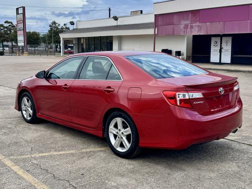 Red 2013 Toyota Camry SE
