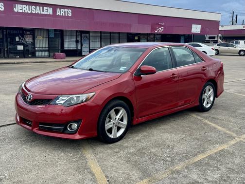 Red 2013 Toyota Camry SE