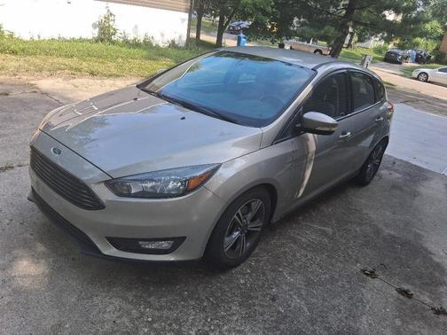 Gold 2016 Ford Focus SE