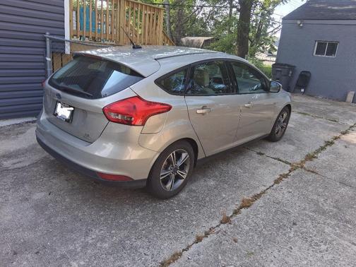 Gold 2016 Ford Focus SE