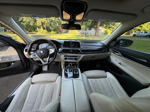 2016 BMW 750 i xDrive