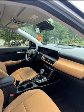 Gray 2024 Kia Seltos EX