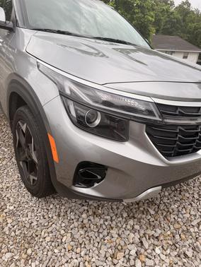 Gray 2024 Kia Seltos EX