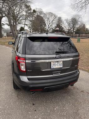 Gray 2015 Ford Explorer XLT
