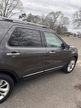 Gray 2015 Ford Explorer XLT