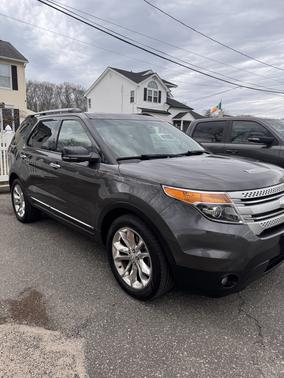 Gray 2015 Ford Explorer XLT