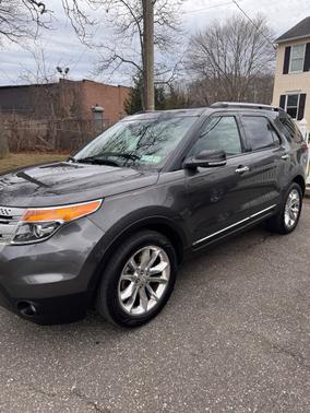 Gray 2015 Ford Explorer XLT