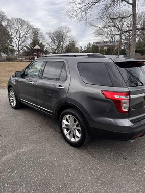 Gray 2015 Ford Explorer XLT