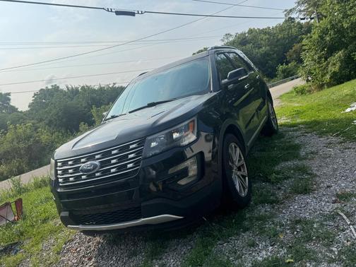 Black 2017 Ford Explorer Limited