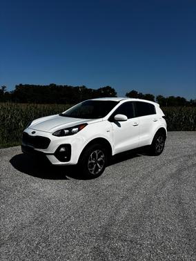 White 2020 Kia Sportage LX