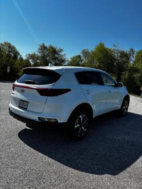 White 2020 Kia Sportage LX