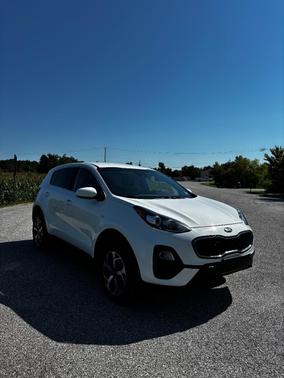 White 2020 Kia Sportage LX