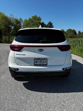 White 2020 Kia Sportage LX