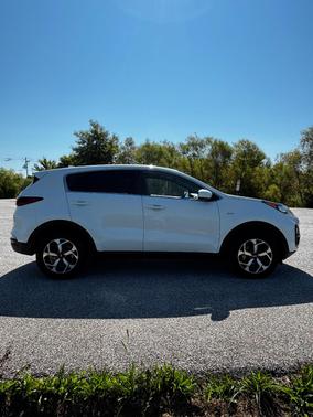 White 2020 Kia Sportage LX