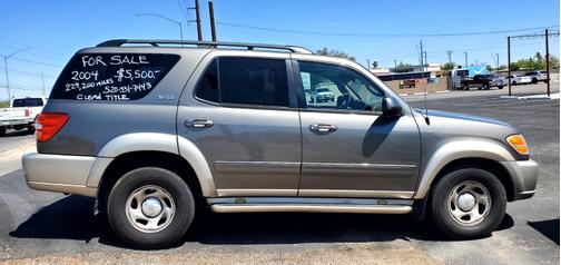 2004 Toyota Sequoia SR5