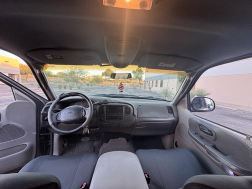 Gold 2002 Ford F-150 XLT SuperCrew