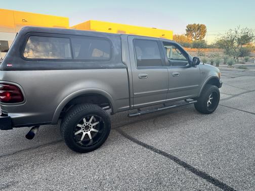 Gold 2002 Ford F-150 XLT SuperCrew