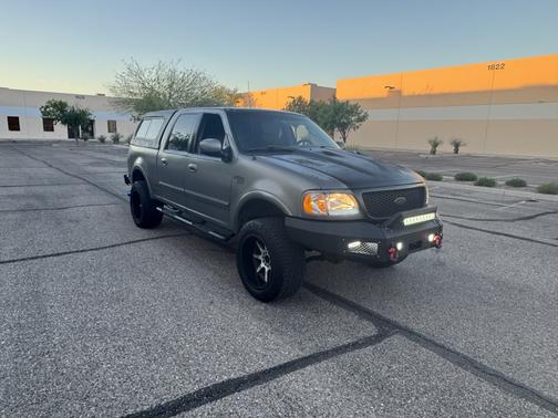 Gold 2002 Ford F-150 XLT SuperCrew