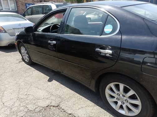 Black 2002 Lexus ES 300 Base
