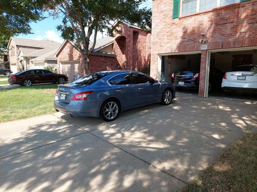 Blue 2010 Nissan Maxima SV