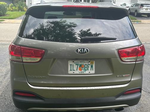 Silver 2017 Kia Sorento EX